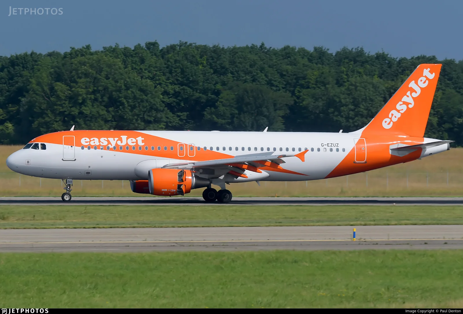 easyJet G-EZUZ A320