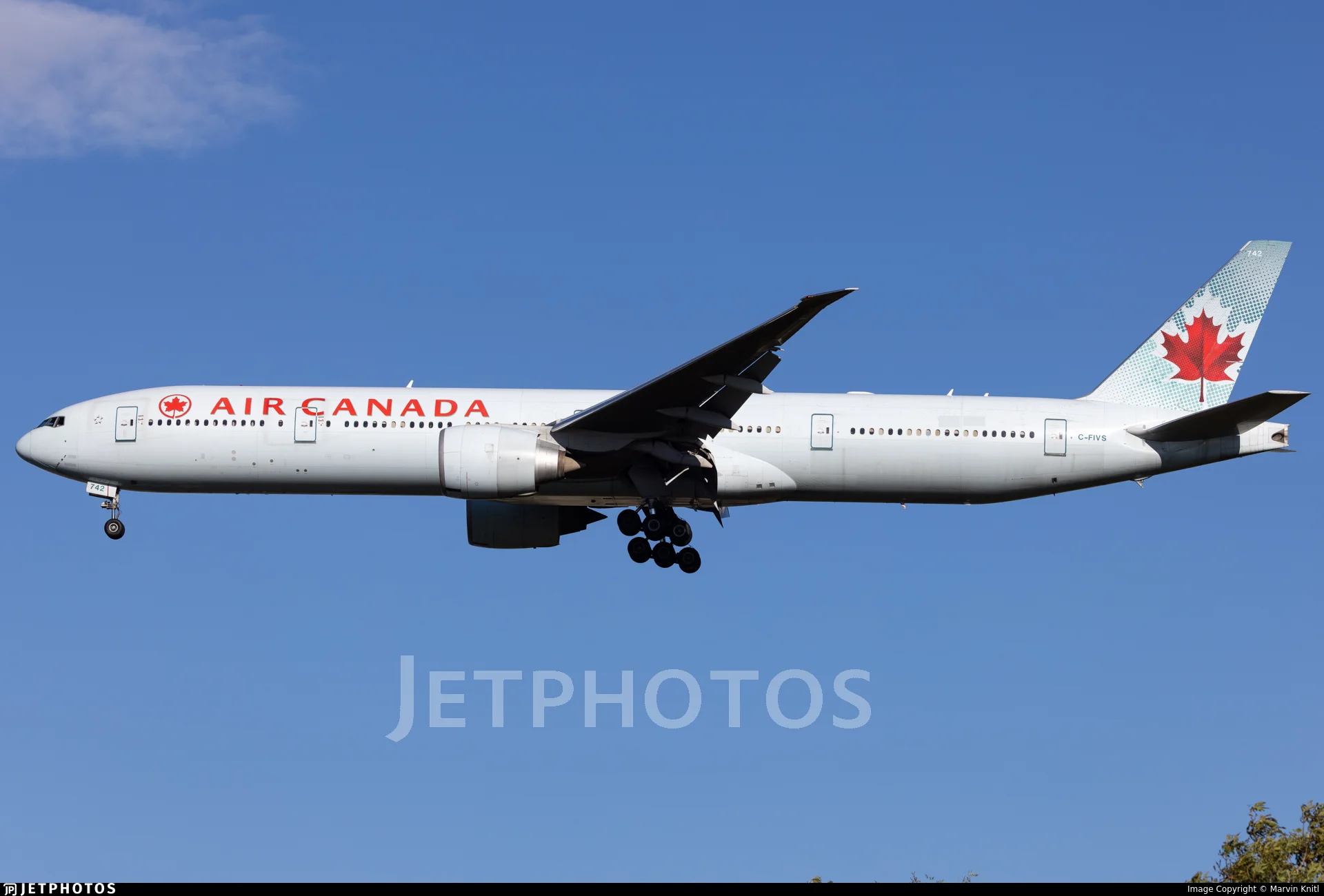 Air Canada C-FIVS B77W