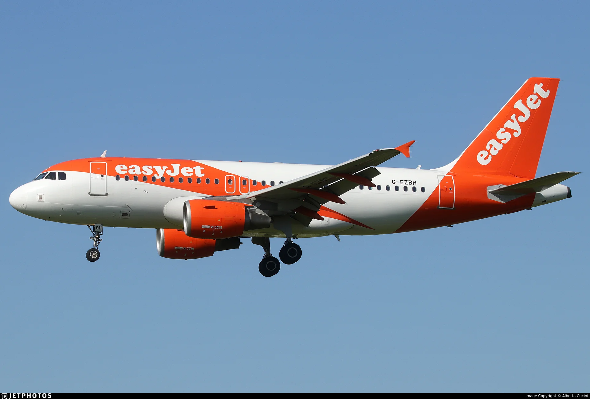 easyJet G-EZBH A319