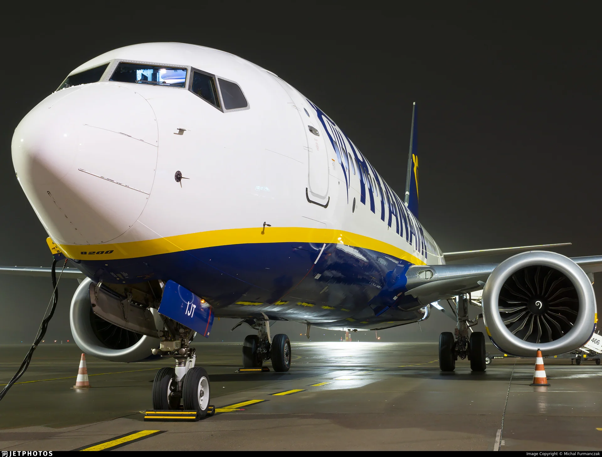 Ryanair EI-IJT B38M