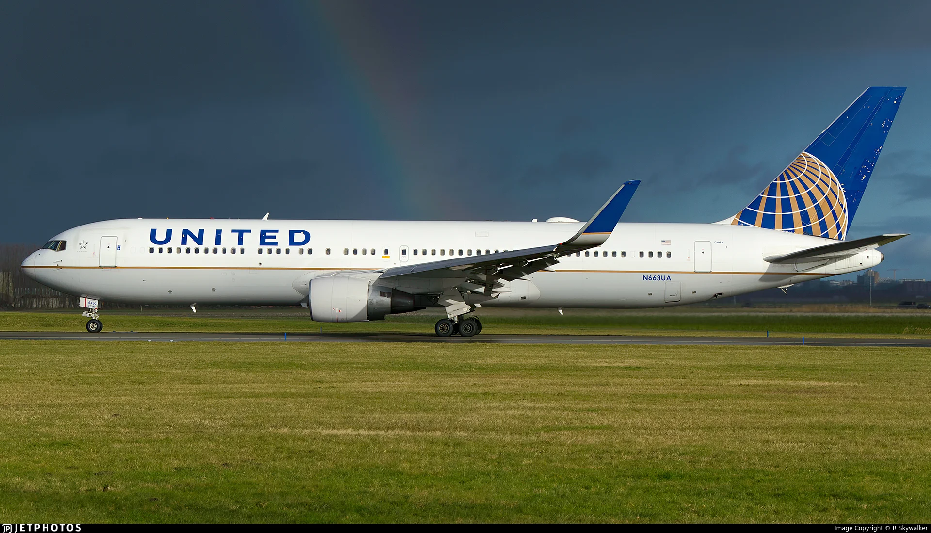 United Airlines N663UA B763
