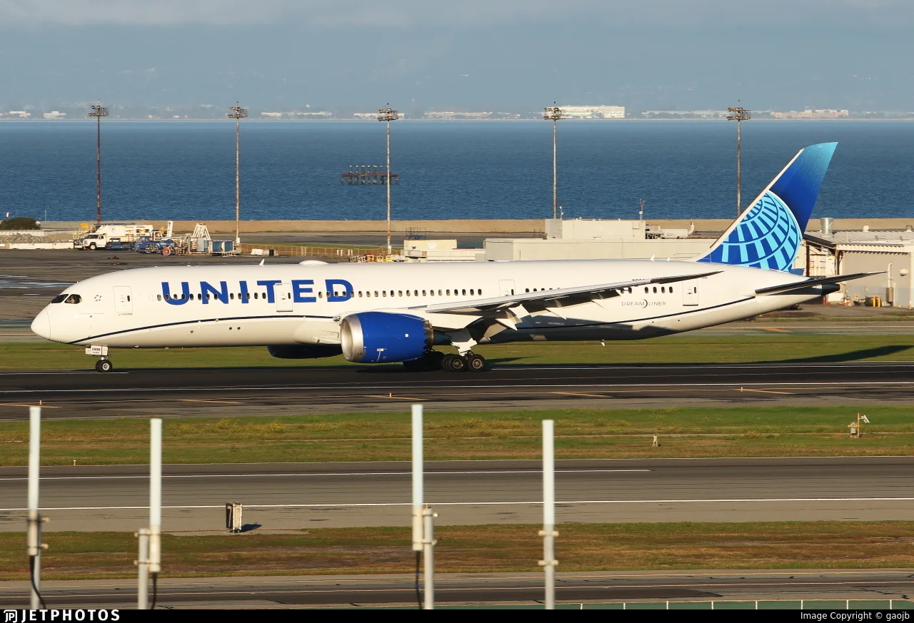 United Airlines N26996 B789