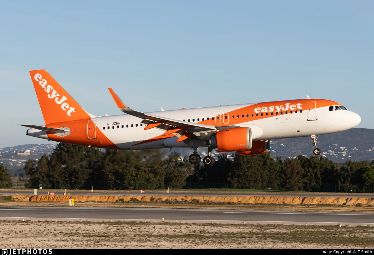 easyJet G-UZHP A20N