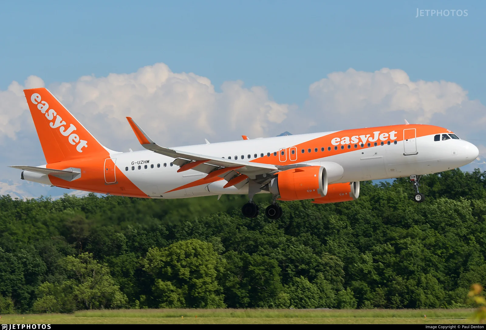 easyJet G-UZHM A20N