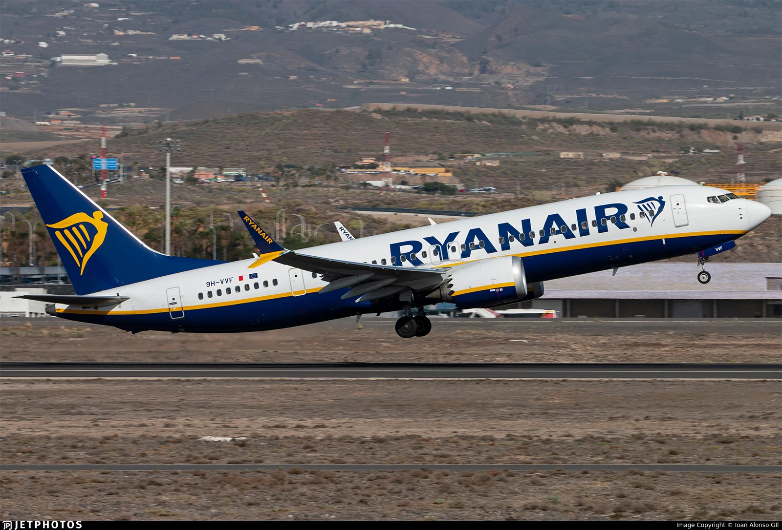 Ryanair 9H-VVF B38M