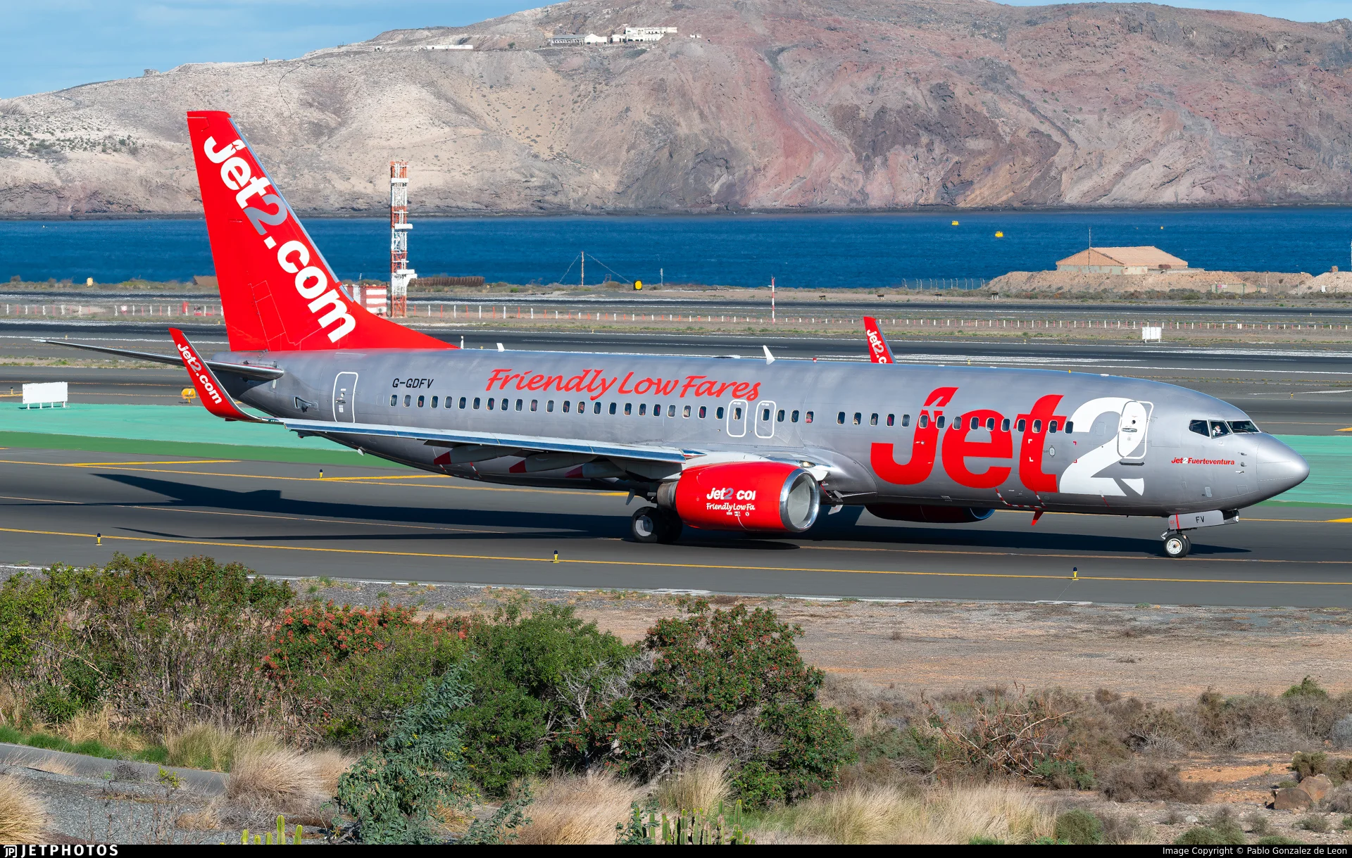 Jet2 G-GDFV B738