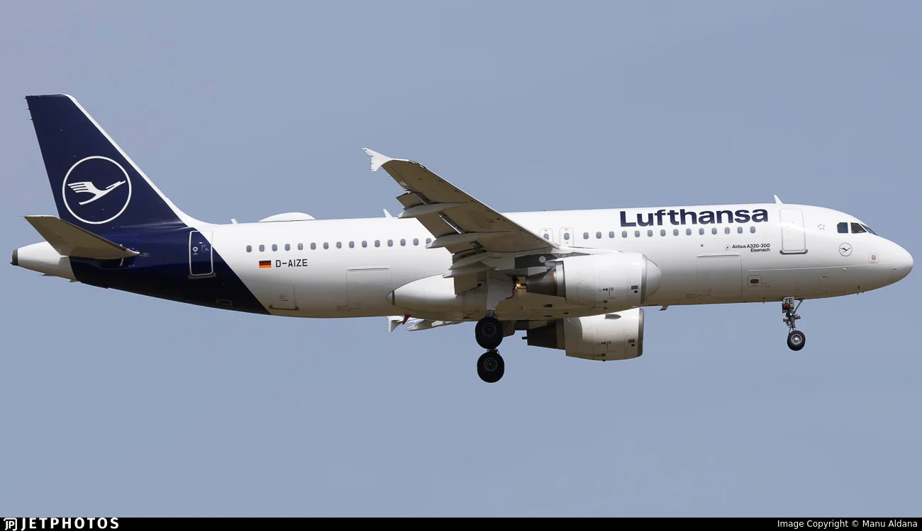 Lufthansa D-AIZE A320