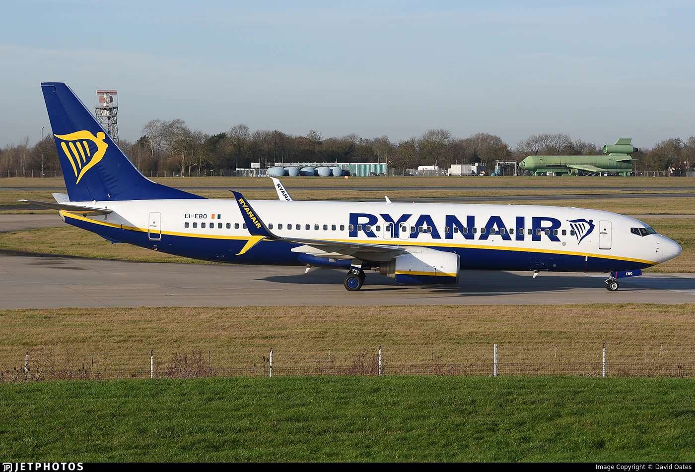 Ryanair EI-EBO B738