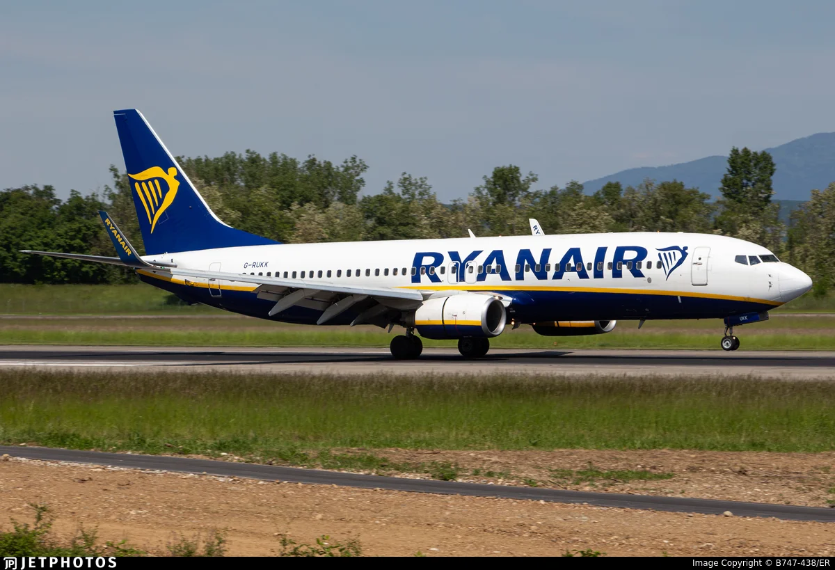 Ryanair UK G-RUKK B738