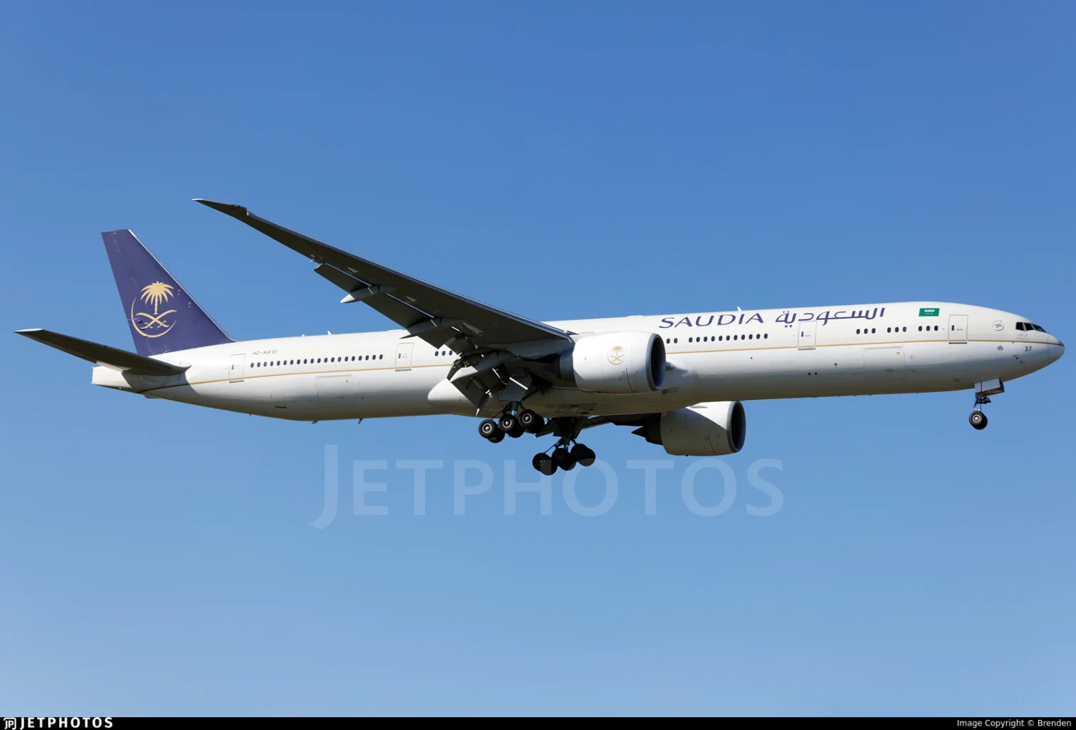 Saudia HZ-AK37 B77W