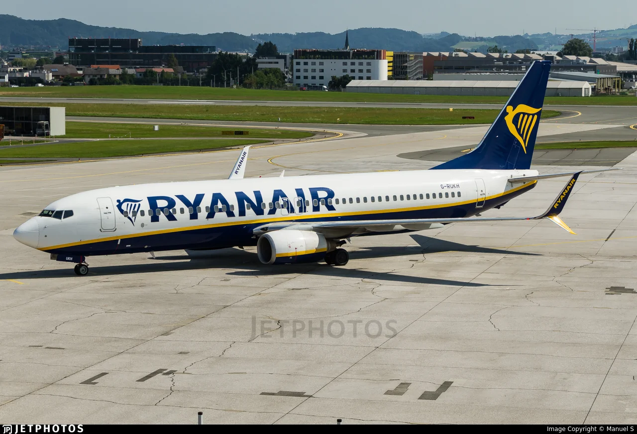 Ryanair UK G-RUKH B738