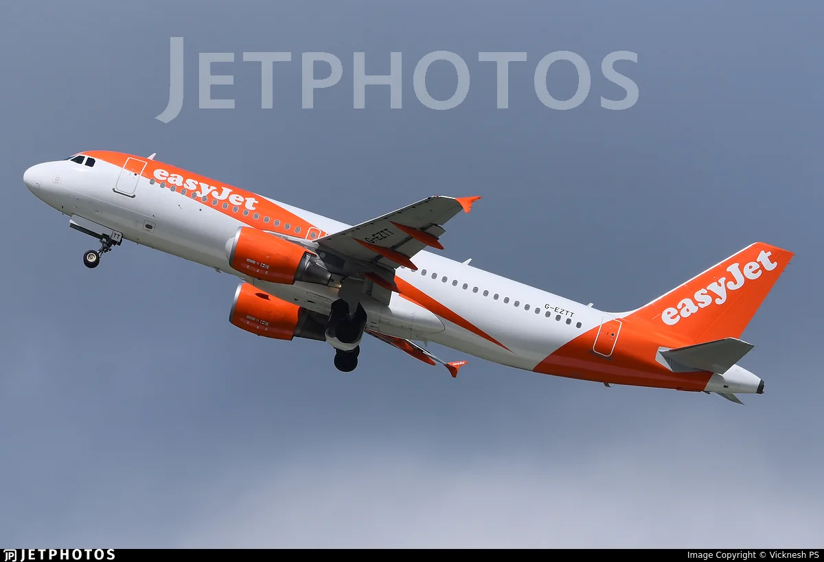 easyJet G-EZTT A320