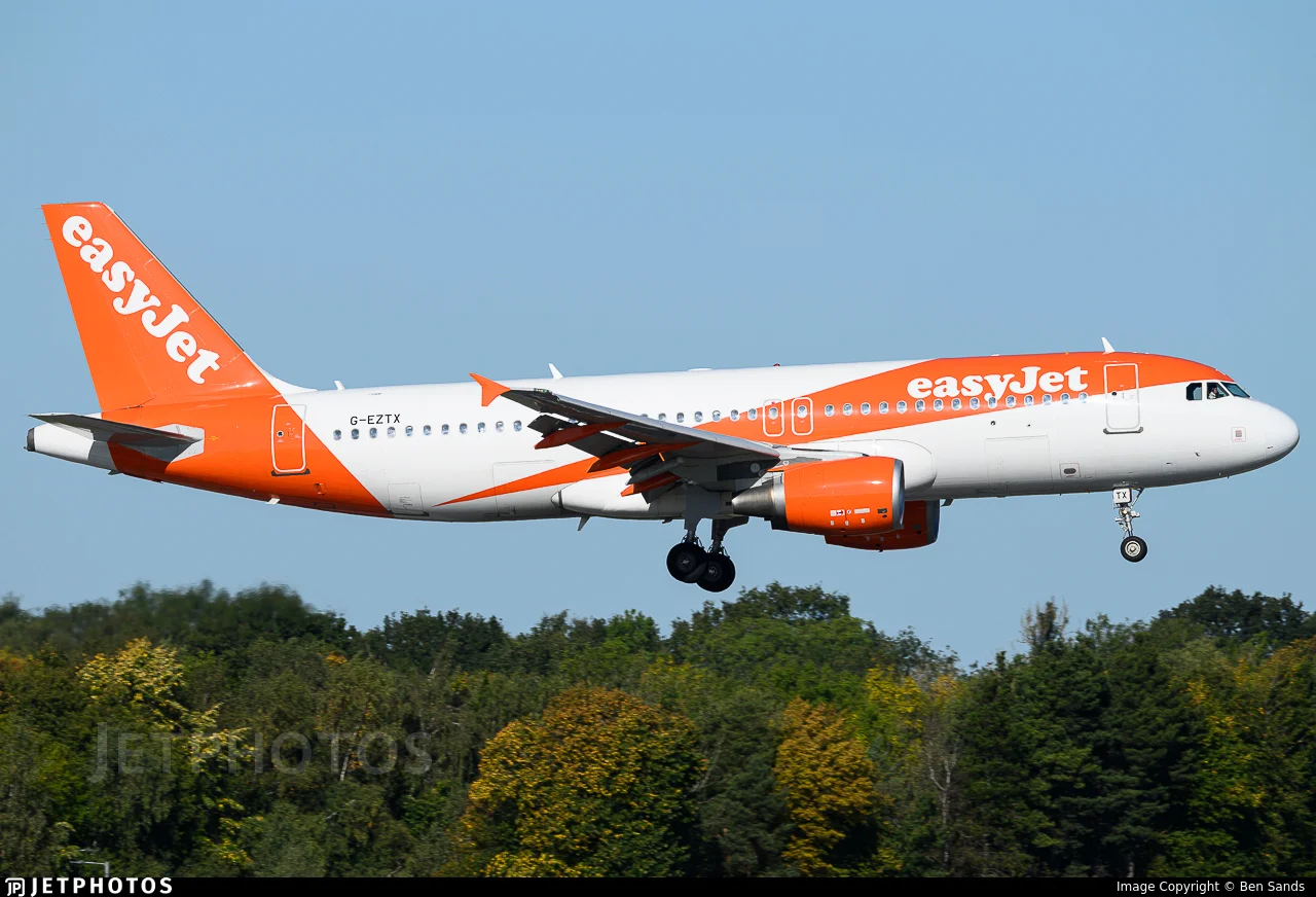 easyJet G-EZTX A320