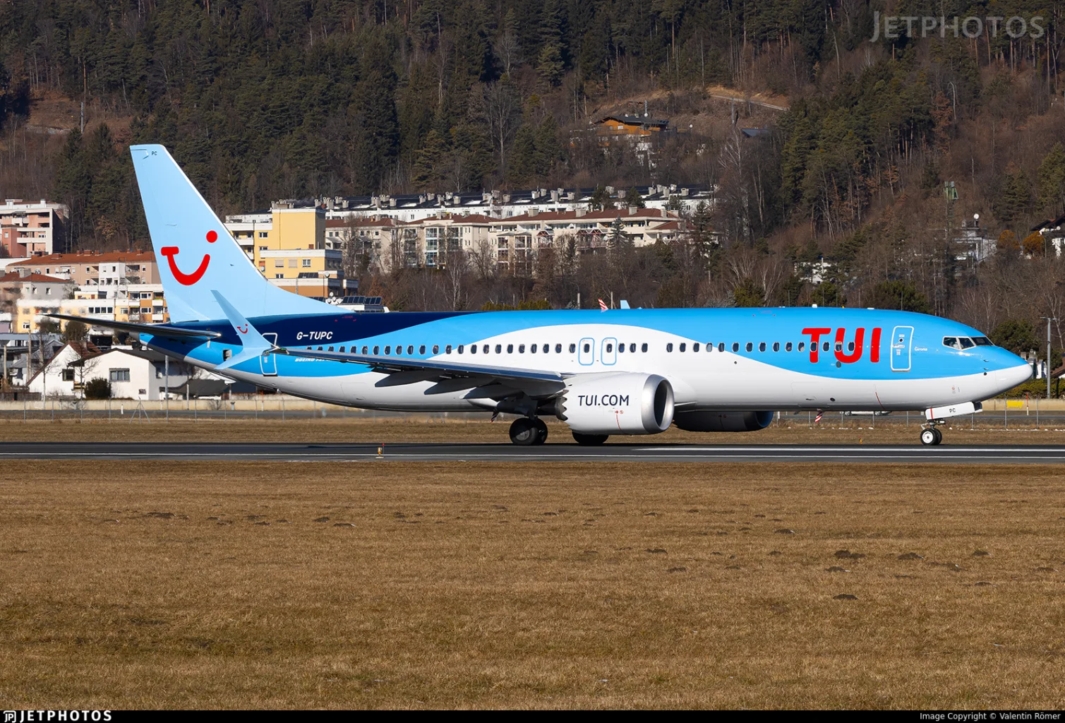 TUI Airways G-TUPC B38M
