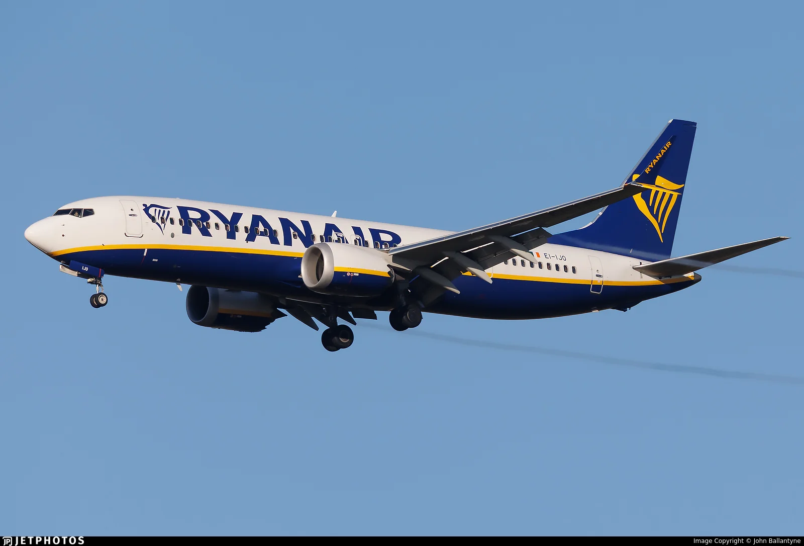 Ryanair EI-IJO B38M