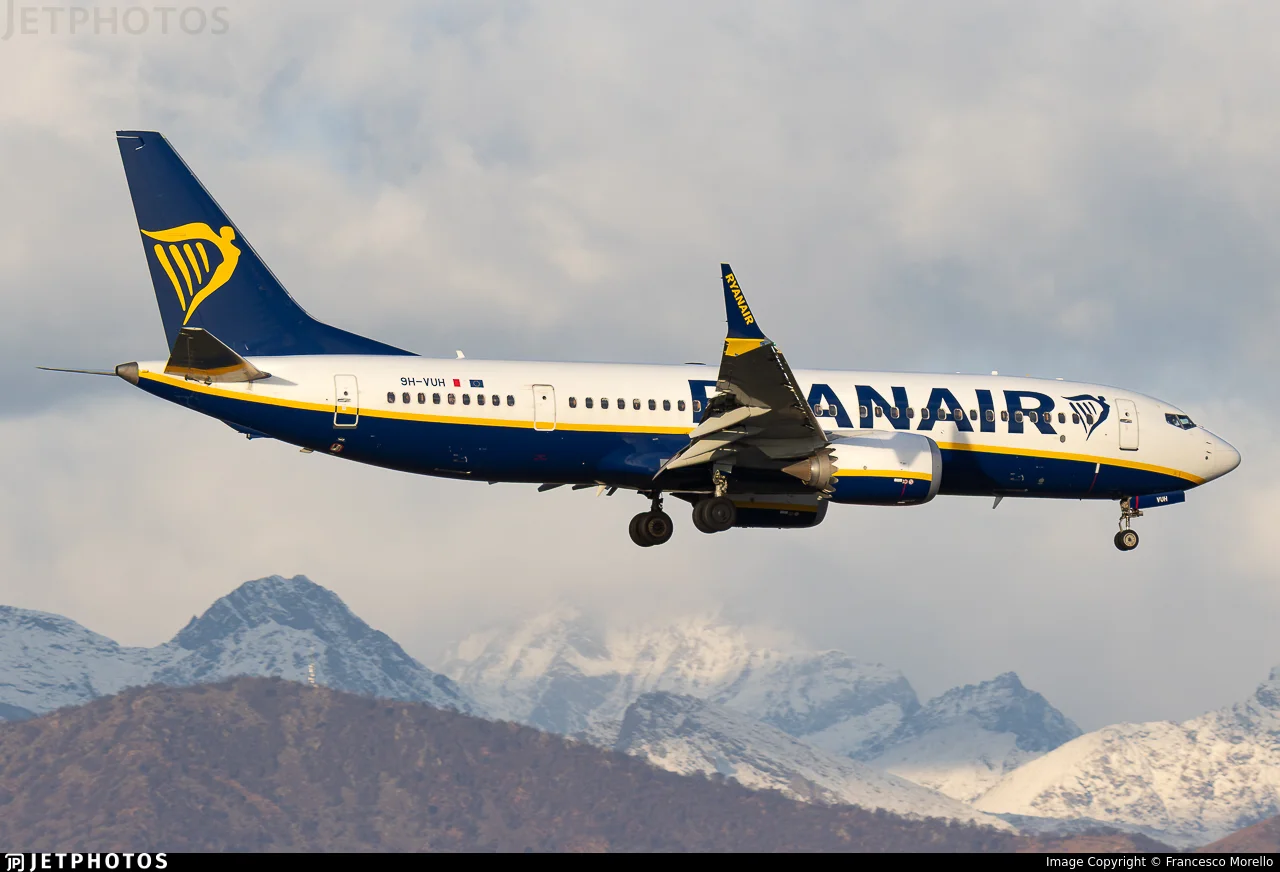 Ryanair 9H-VUH B38M