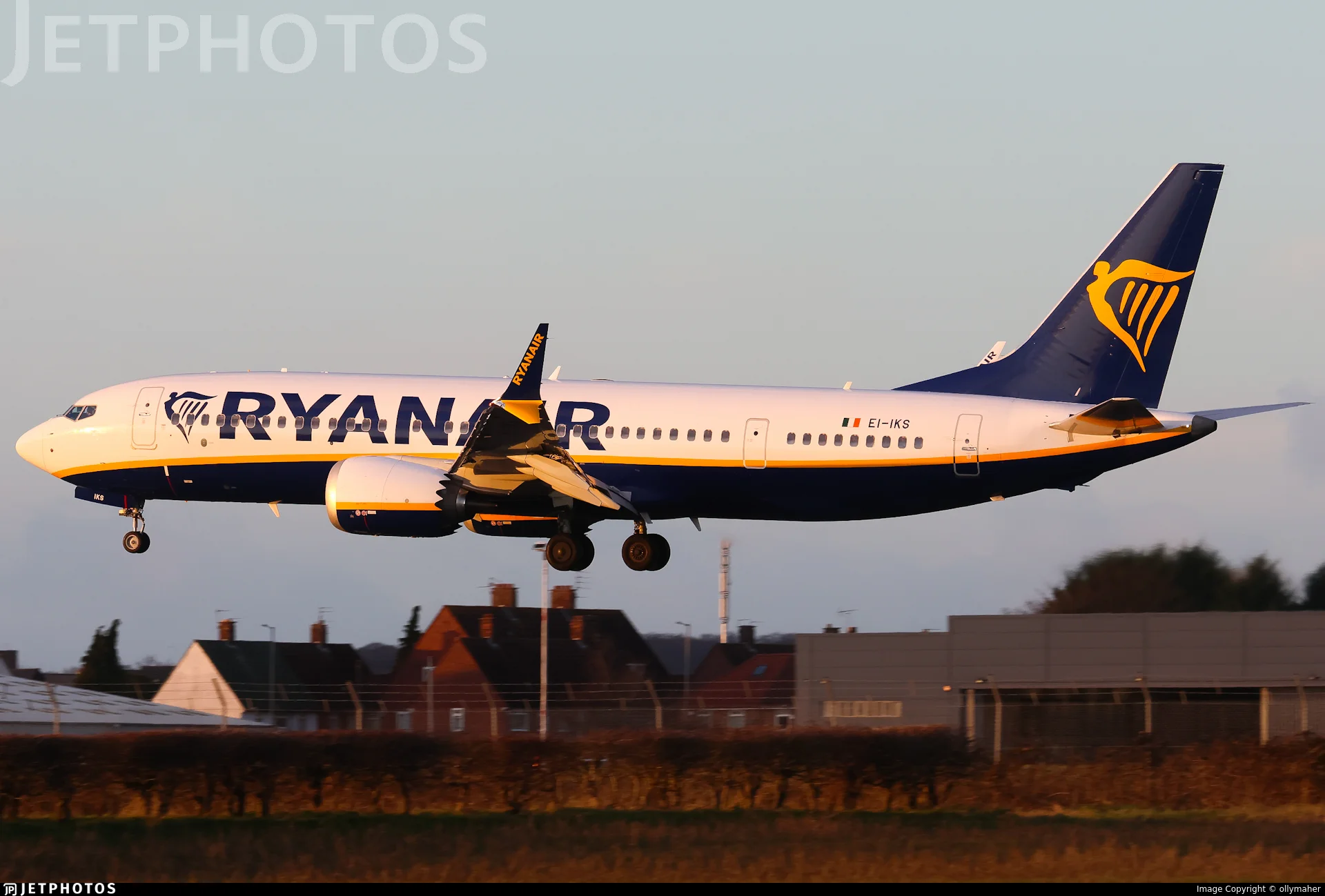 Ryanair EI-IKS B38M