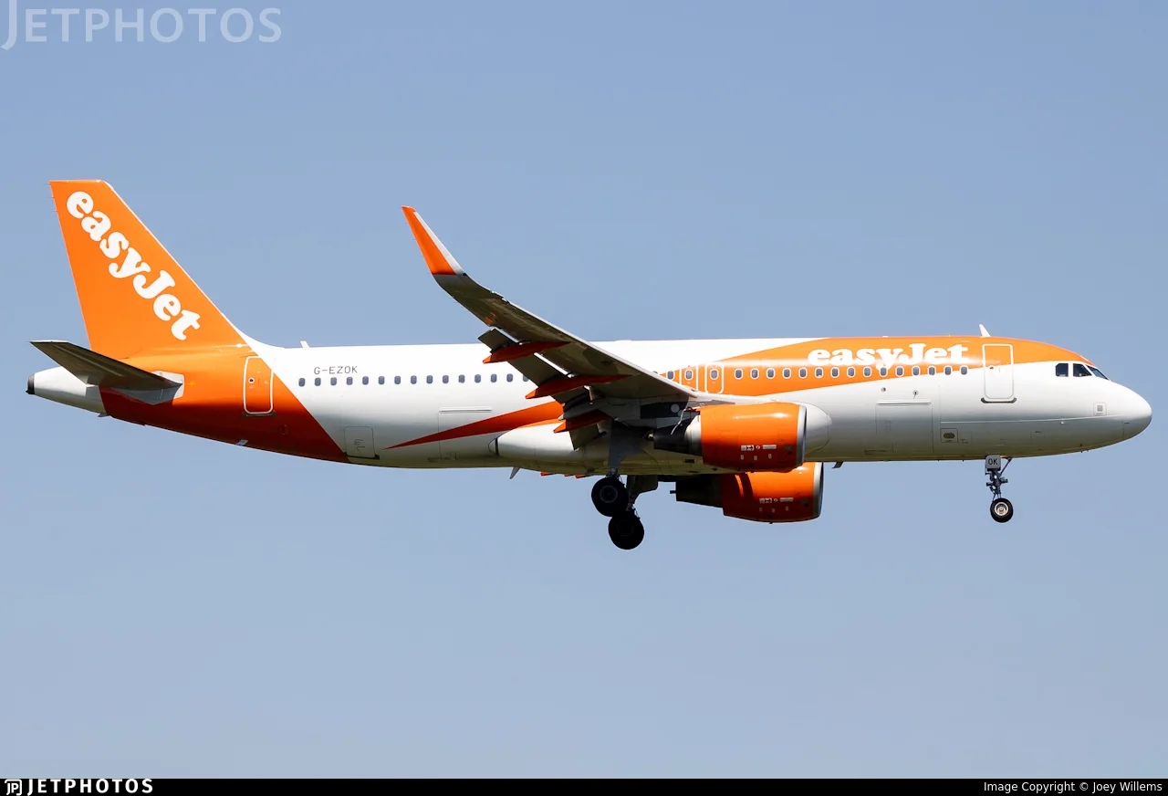 easyJet G-EZOK A320