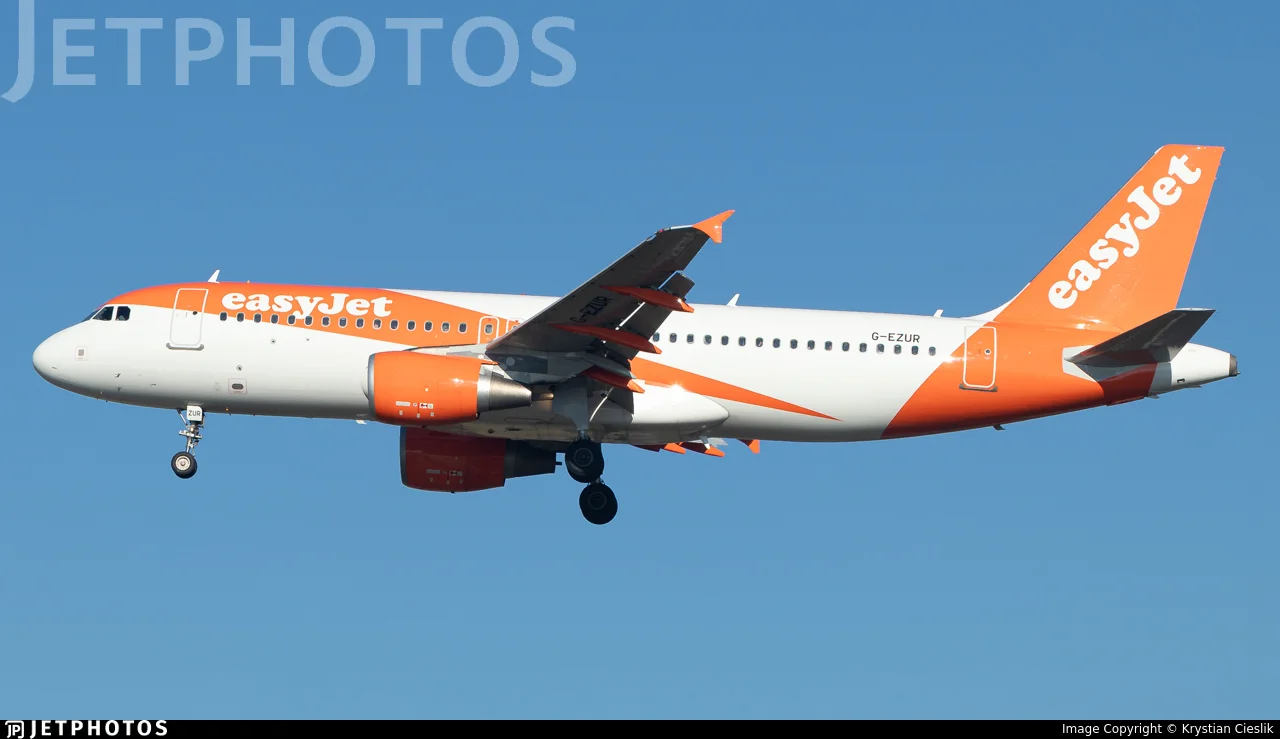easyJet G-EZUR A320