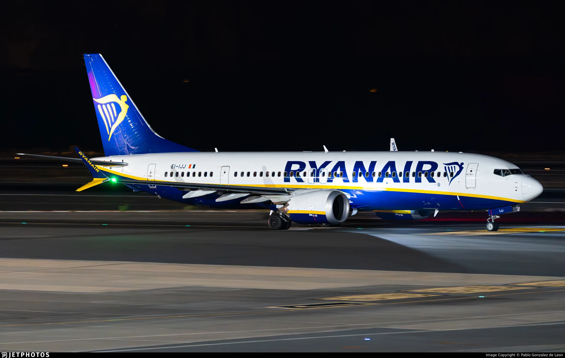 Ryanair EI-IJJ B38M