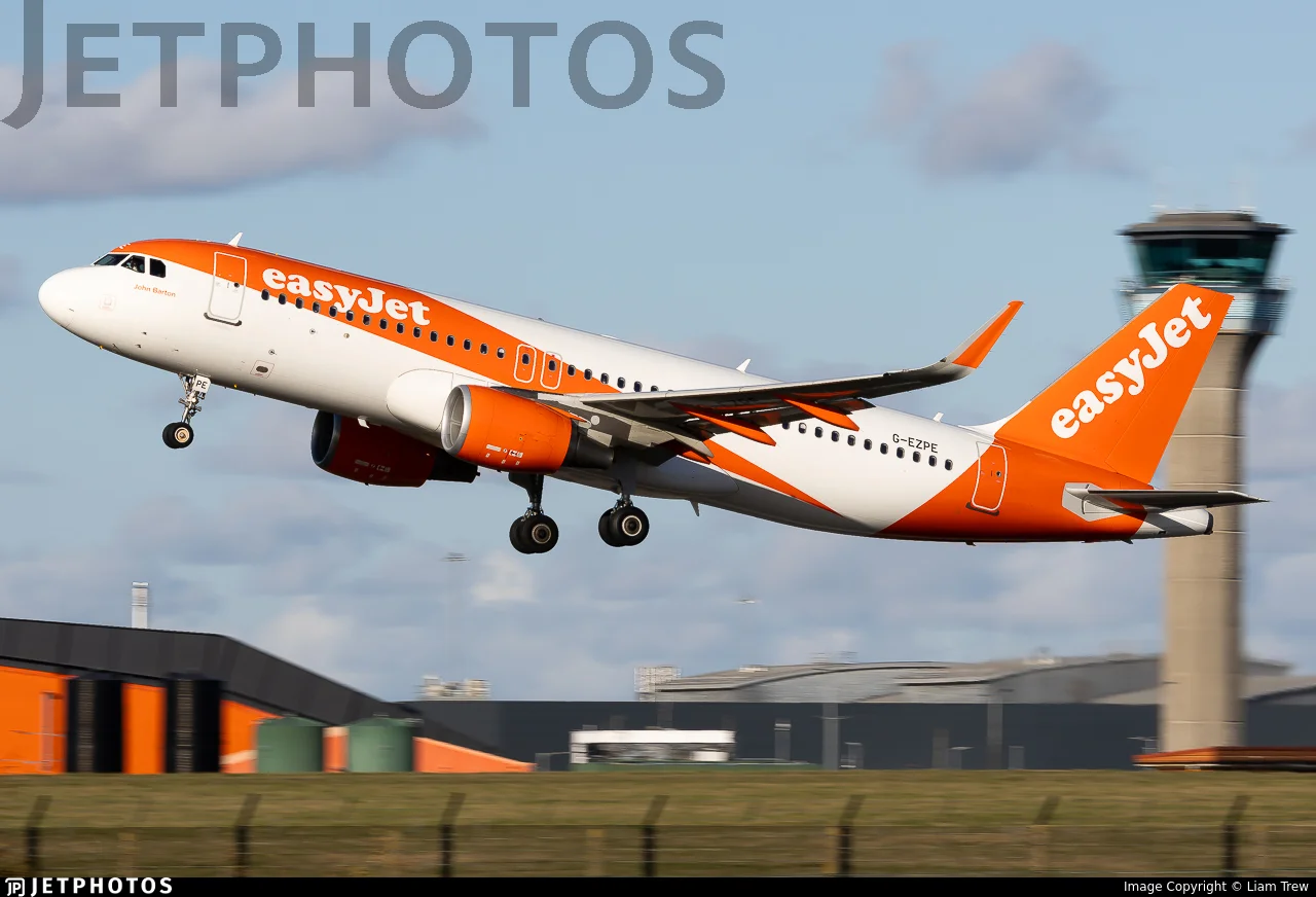 easyJet G-EZPE A320