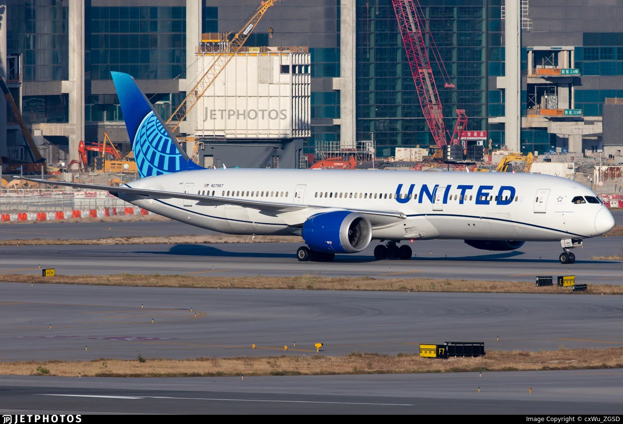 United Airlines N27957 B789