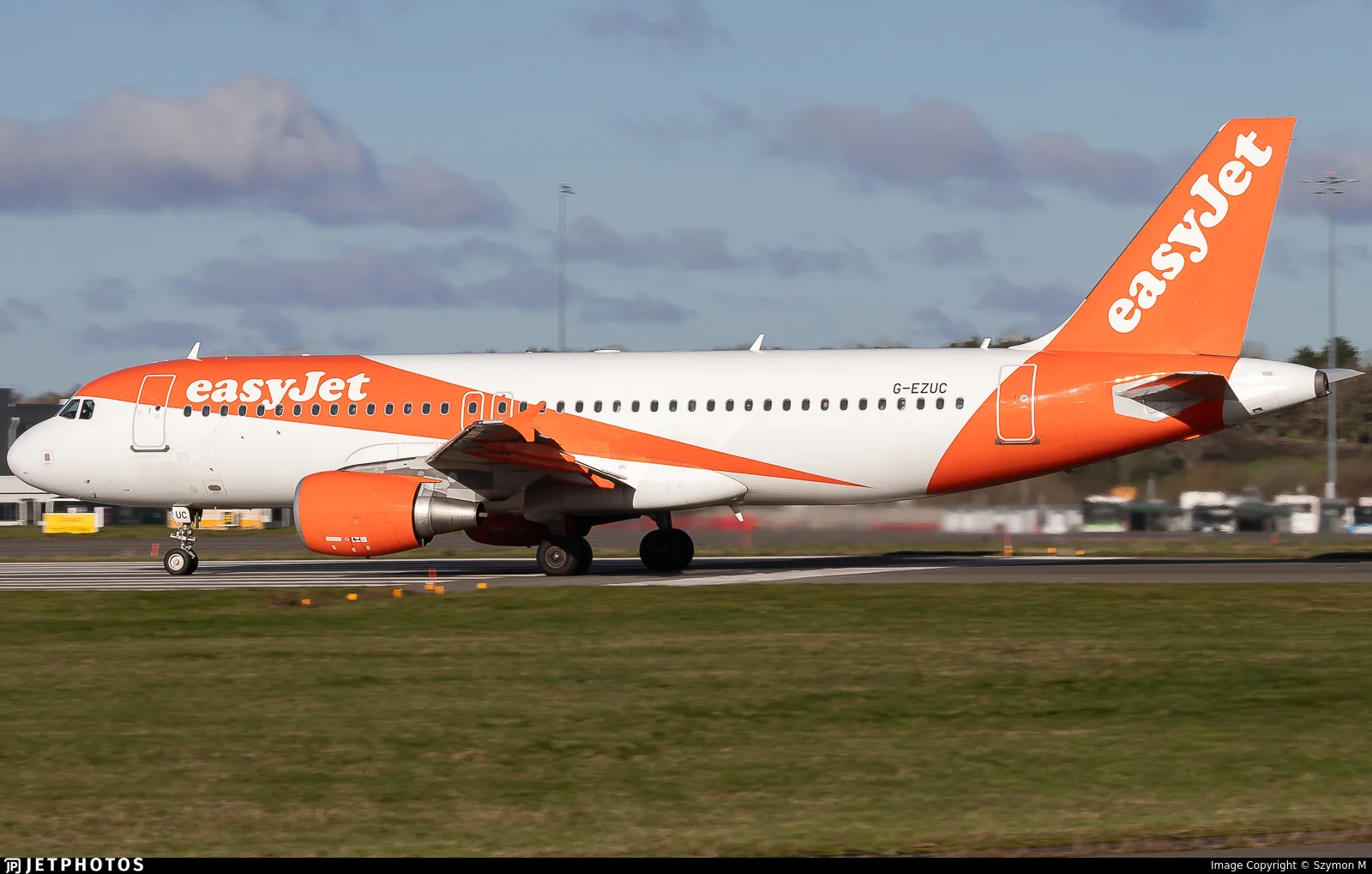 easyJet G-EZUC A320
