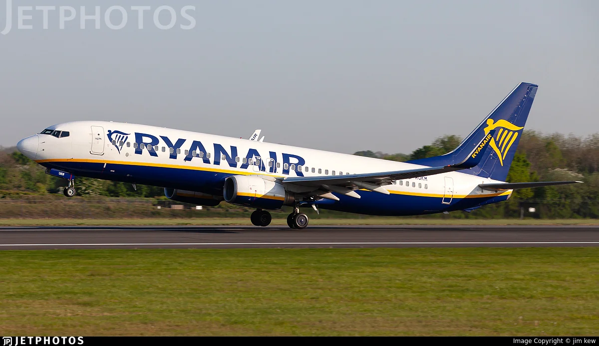 Ryanair UK G-RUKM B738