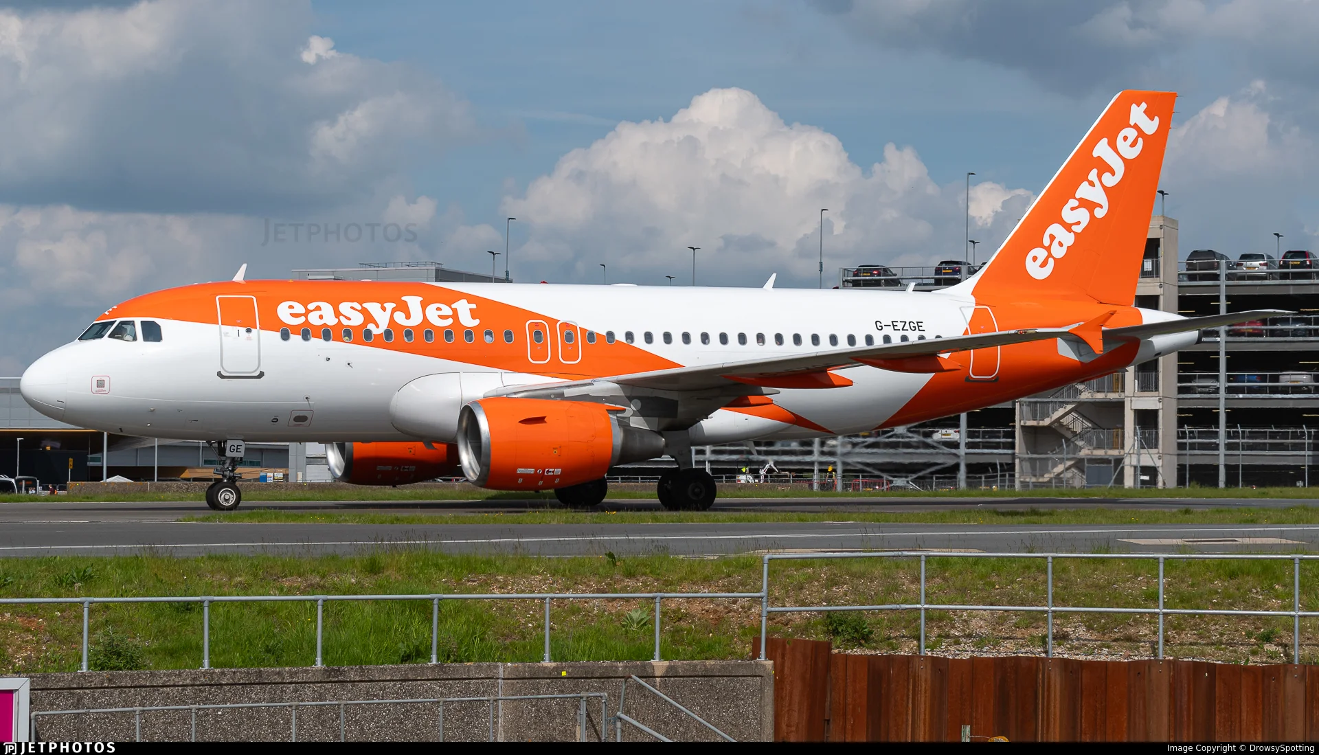 easyJet G-EZGE A319