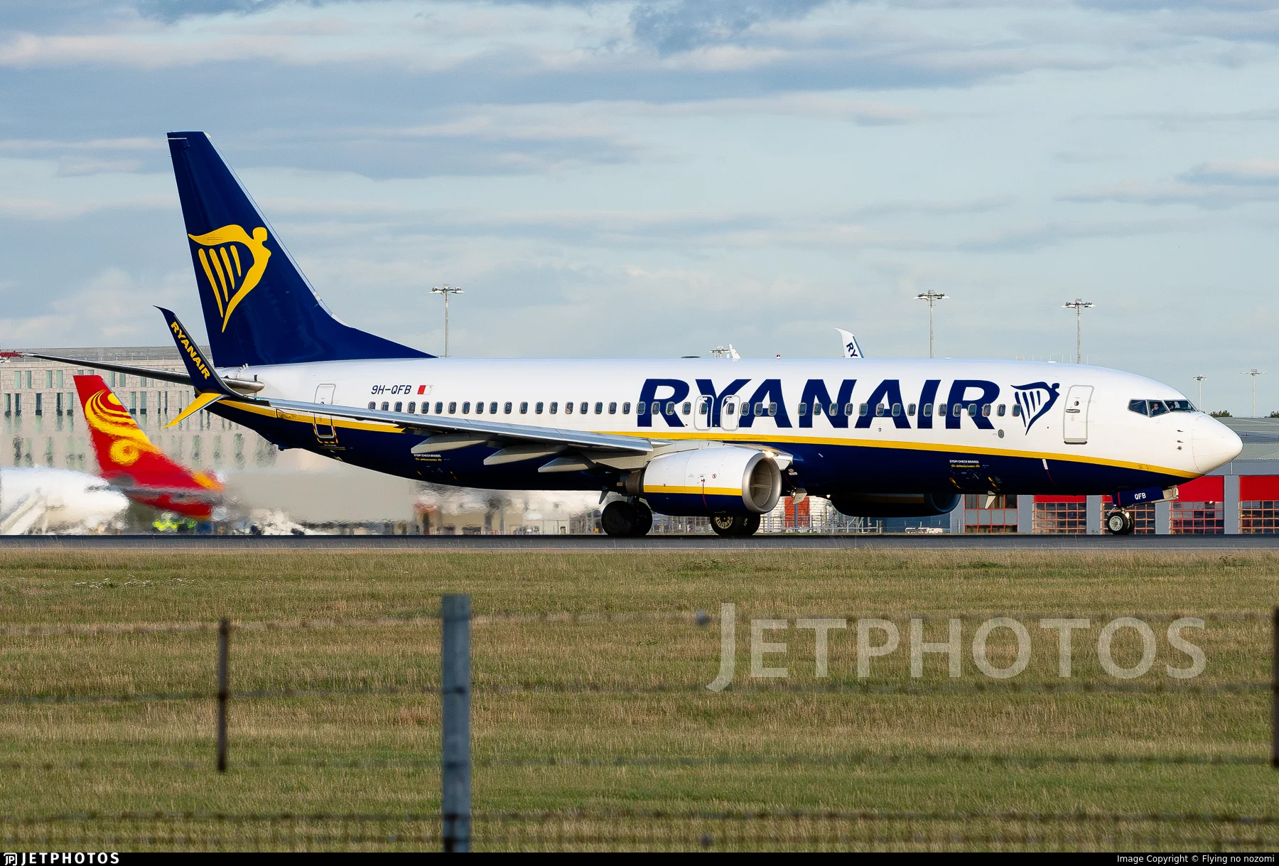 Ryanair 9H-QFB B738