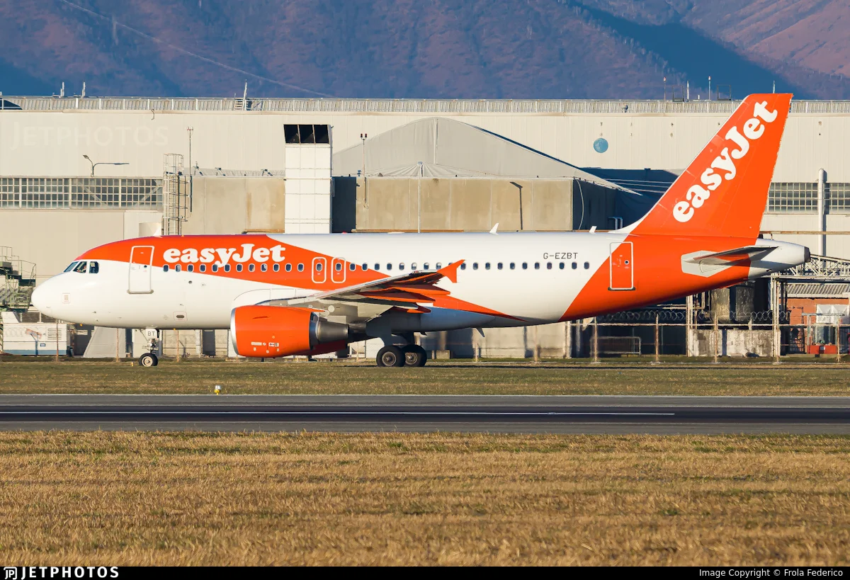 easyJet G-EZBT A319