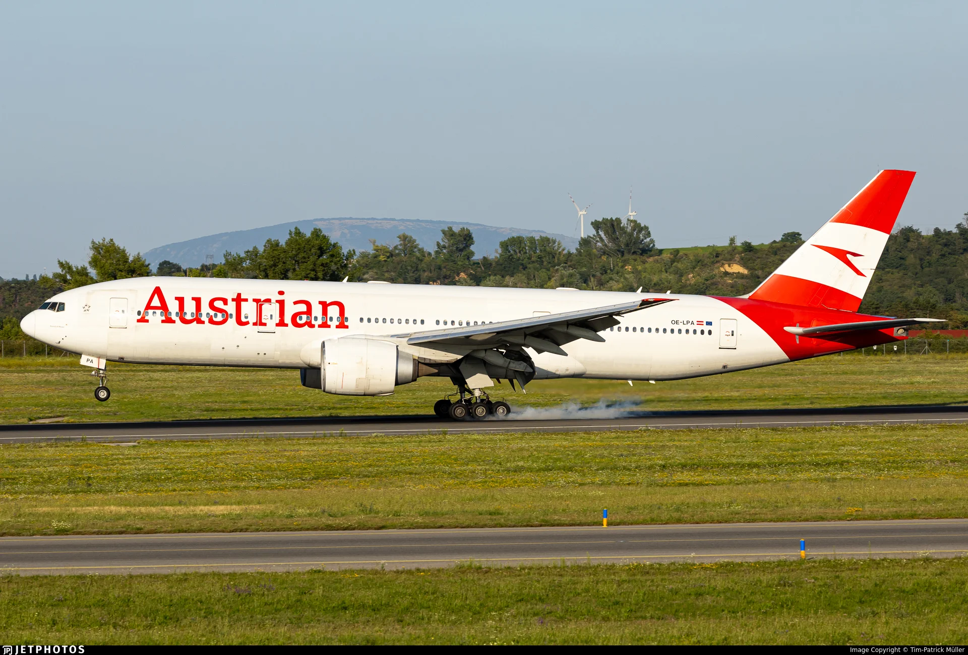 Austrian Airlines OE-LPA B772
