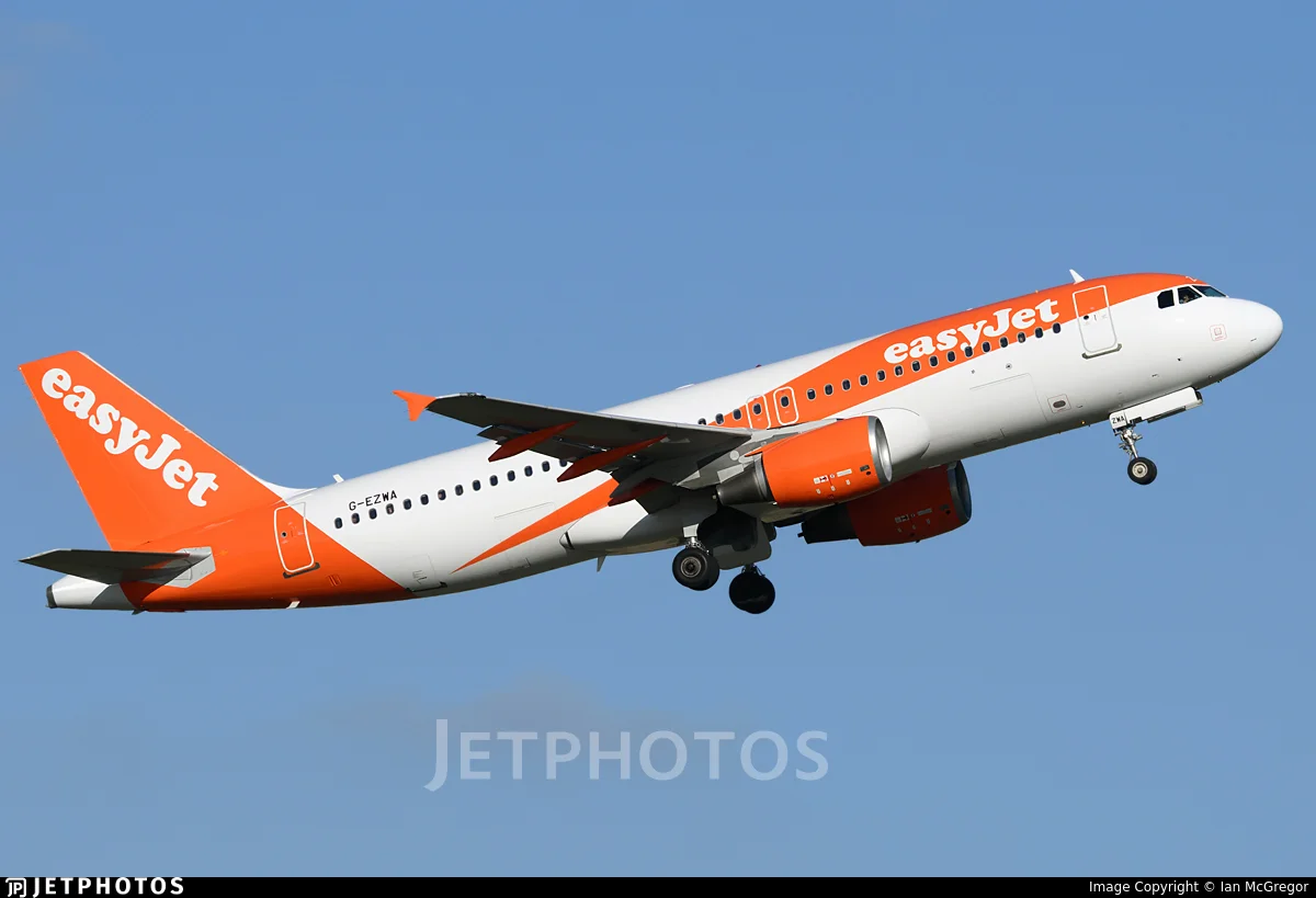 easyJet G-EZWA A320