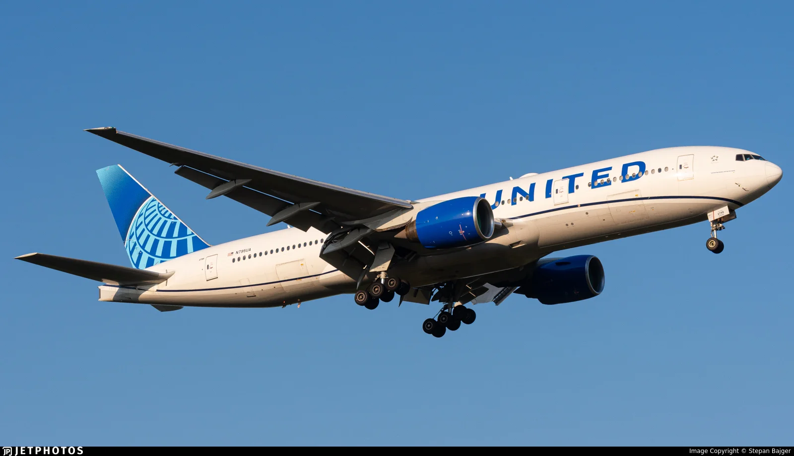 United Airlines N795UA B772