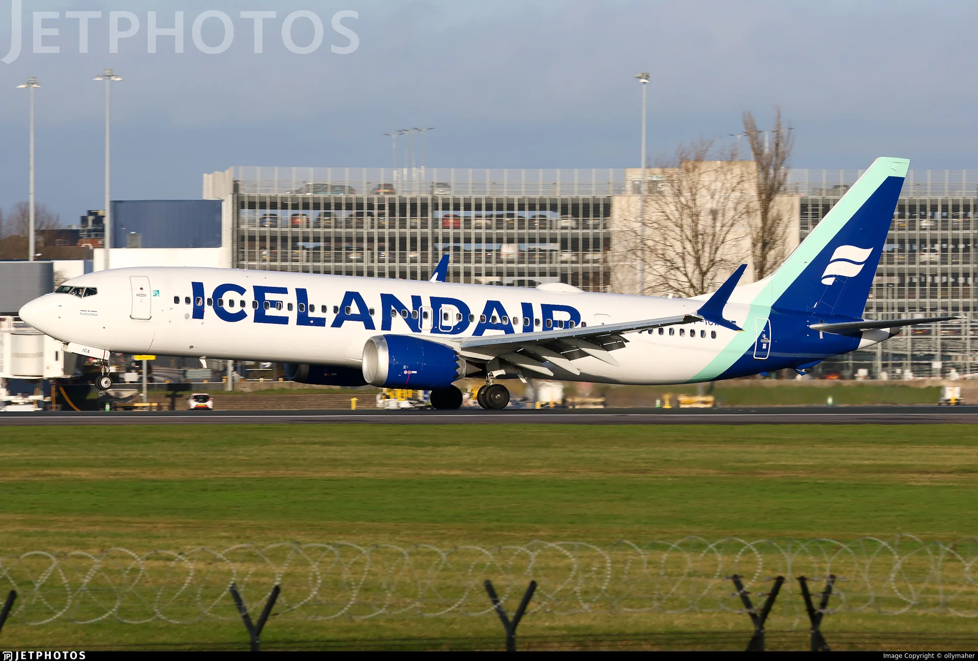 Icelandair TF-ICA B39M