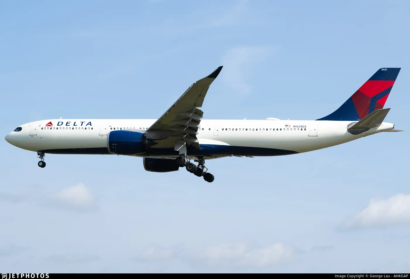 Delta Air Lines N421DX A339