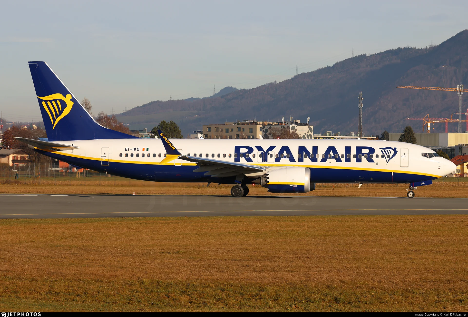 Ryanair EI-IKO B38M