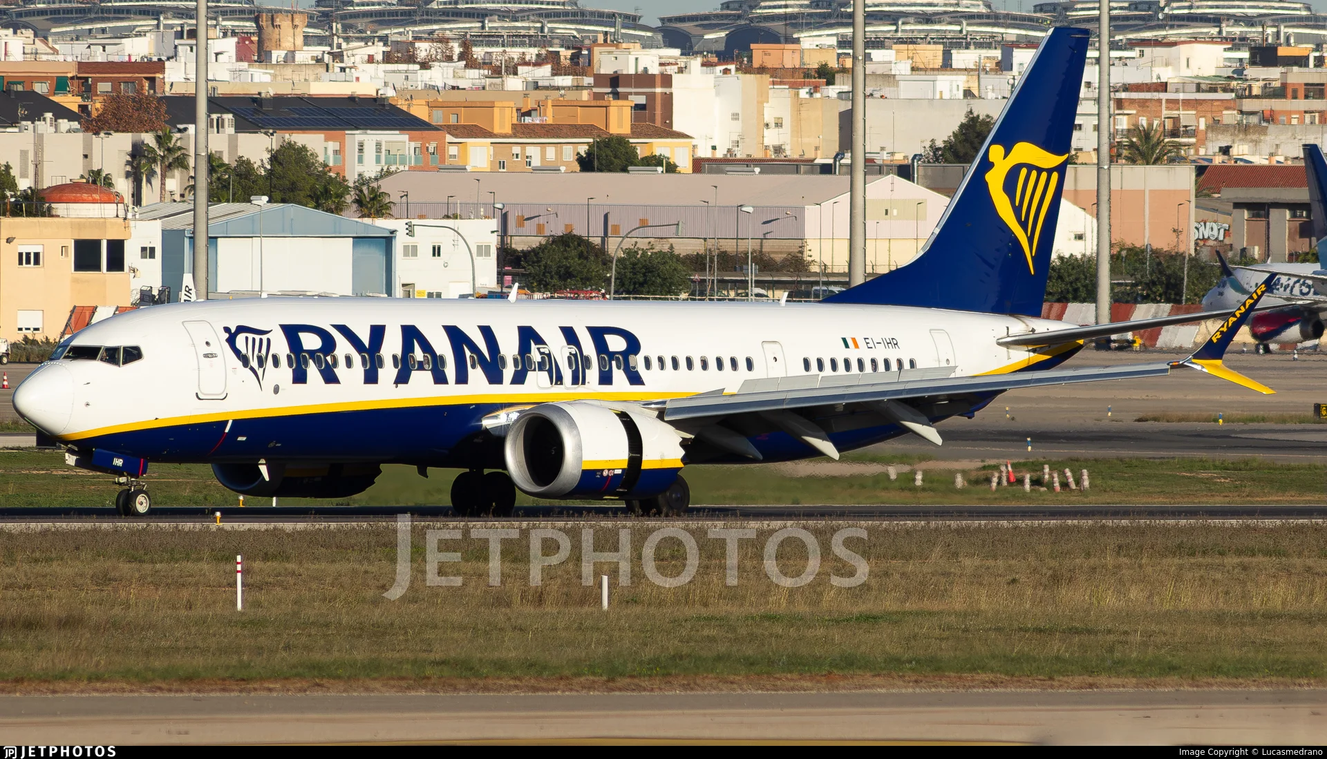 Ryanair EI-IHR B38M