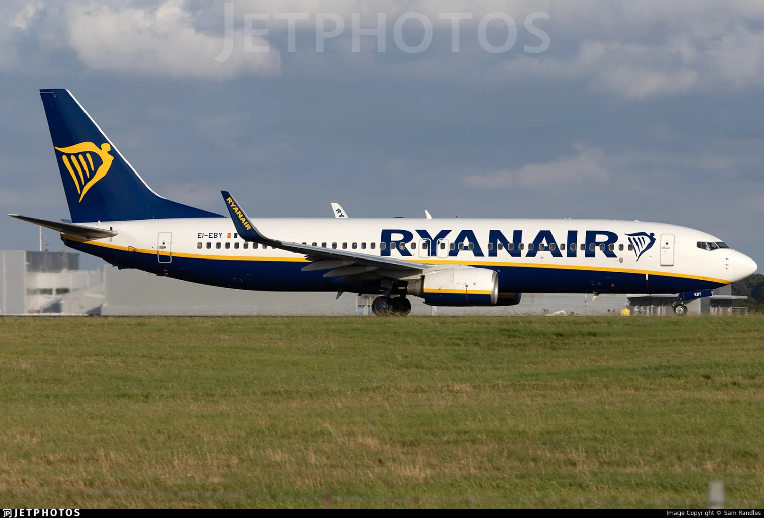 Ryanair EI-EBY B738