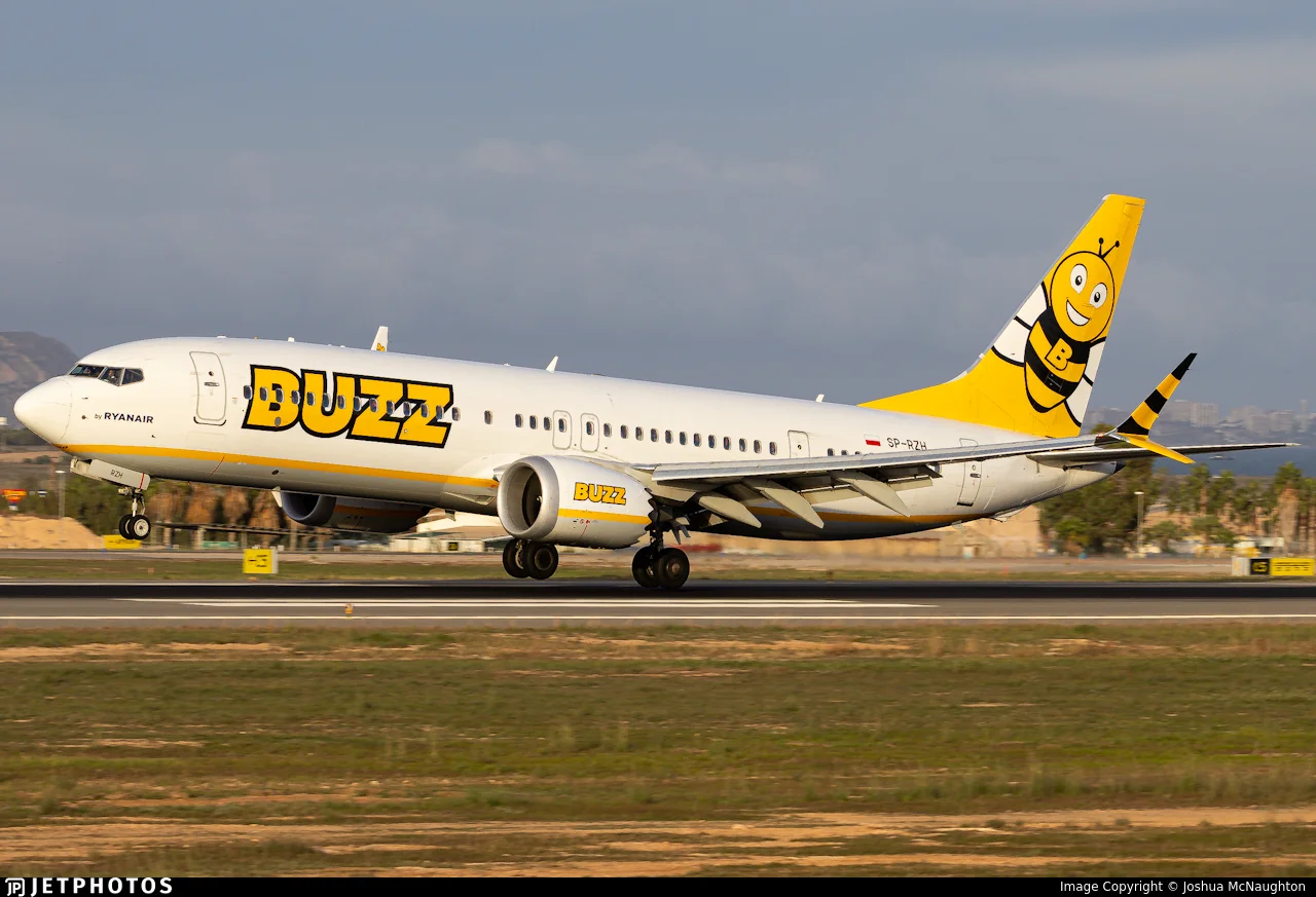 Ryanair SP-RZH B38M