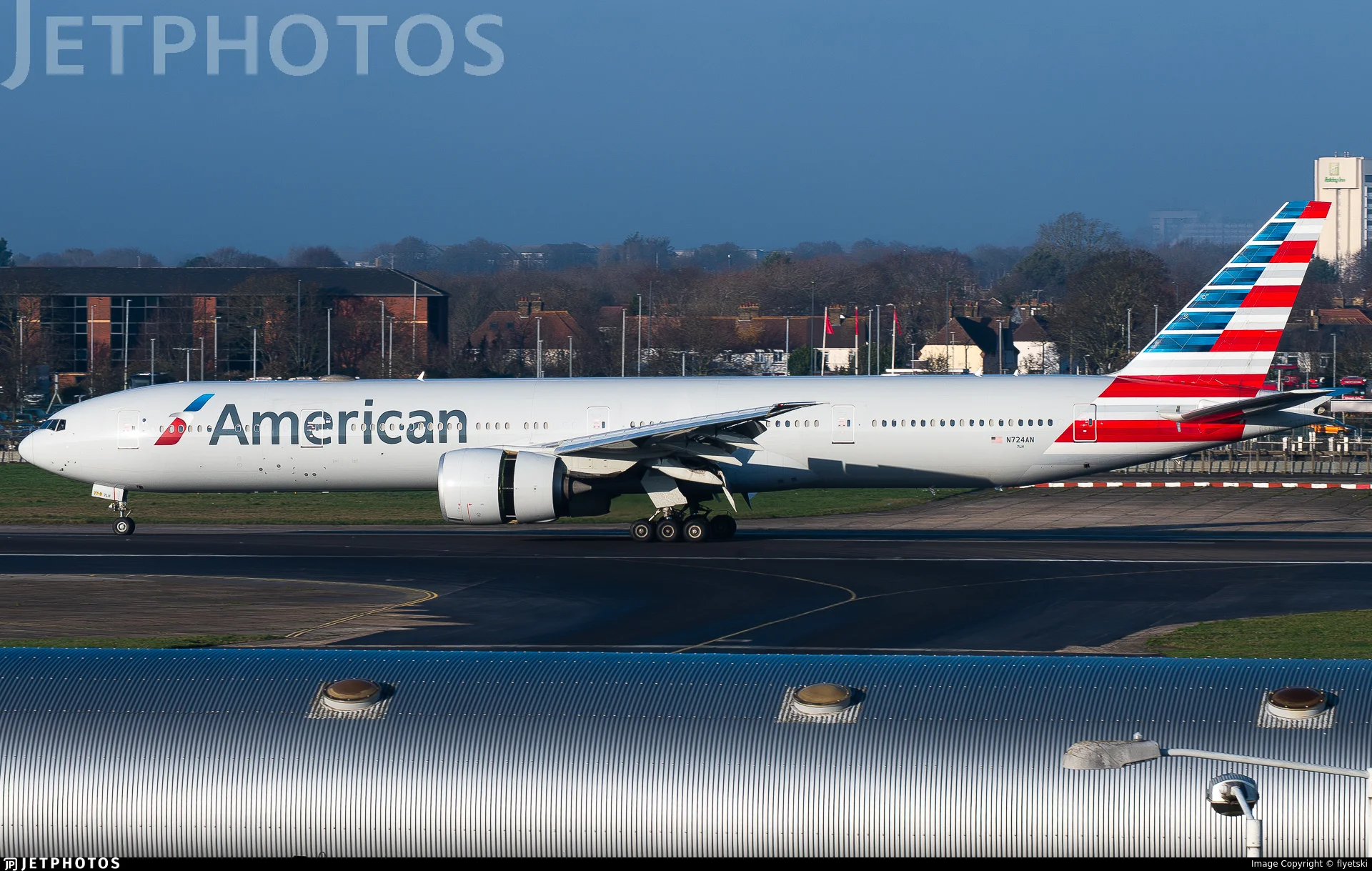 American Airlines N724AN B77W