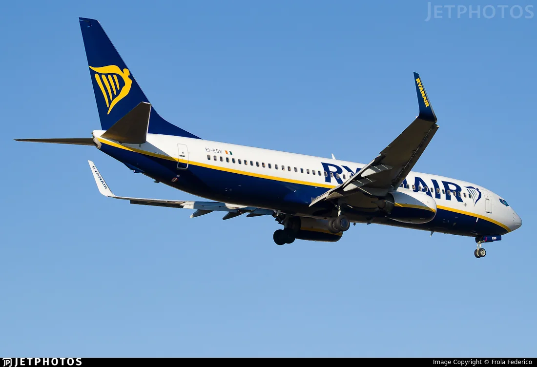 Ryanair EI-ESS B738