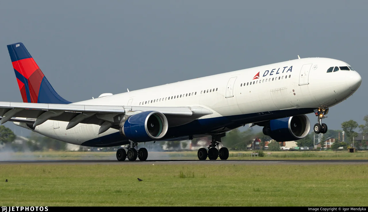Delta Air Lines N819NW A333