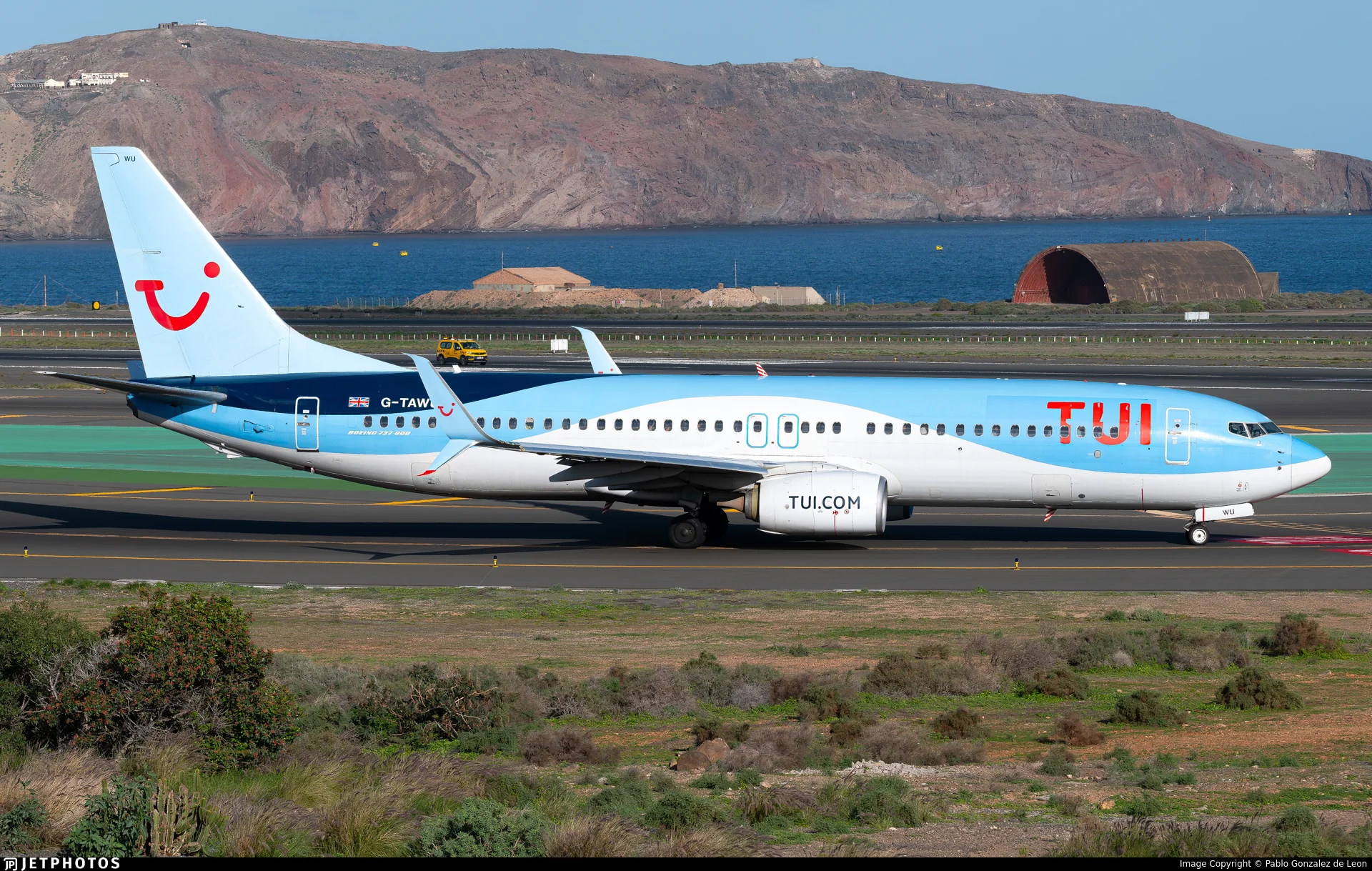 TUI Airways G-TAWU B738