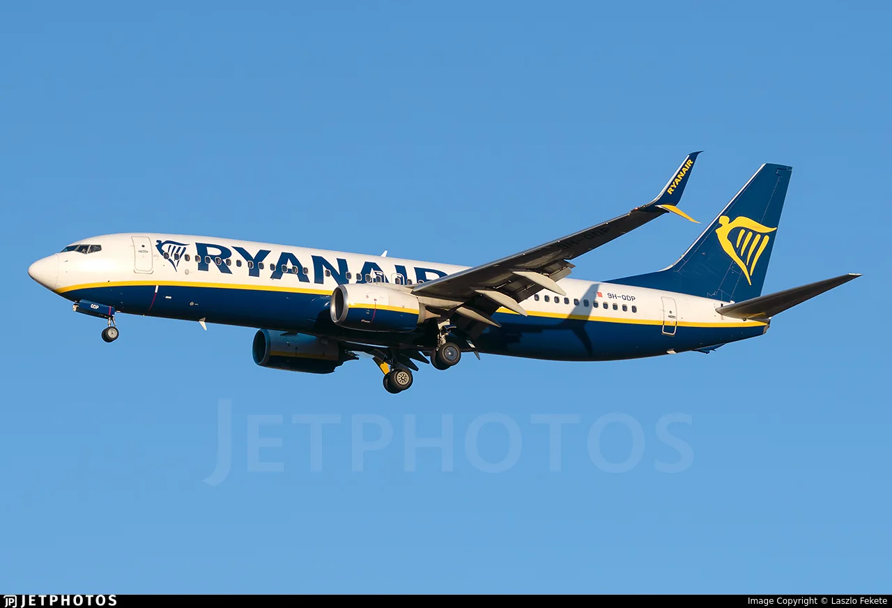 Ryanair 9H-QDP B738
