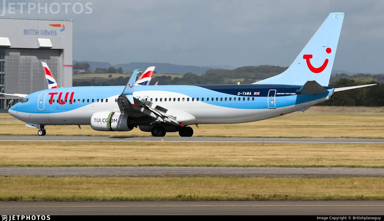 TUI Airways G-TAWA B738