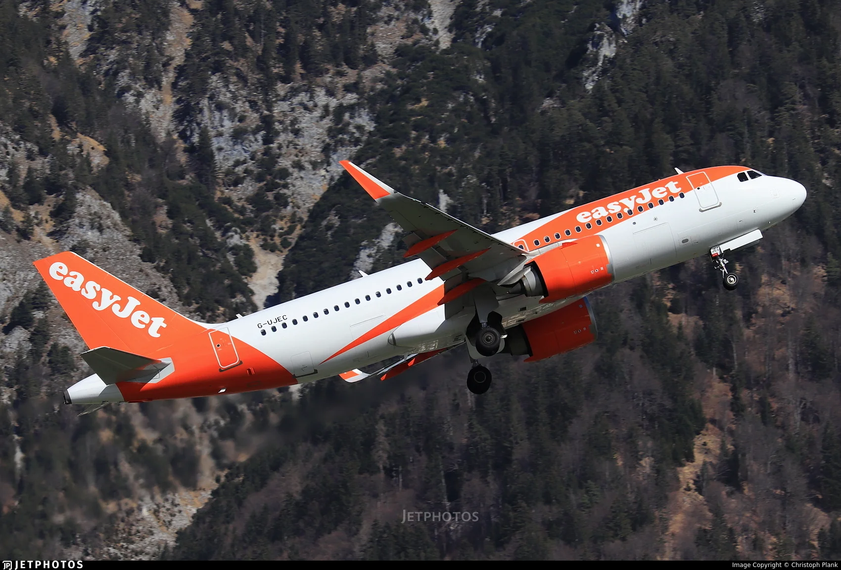 easyJet G-UJEC A20N