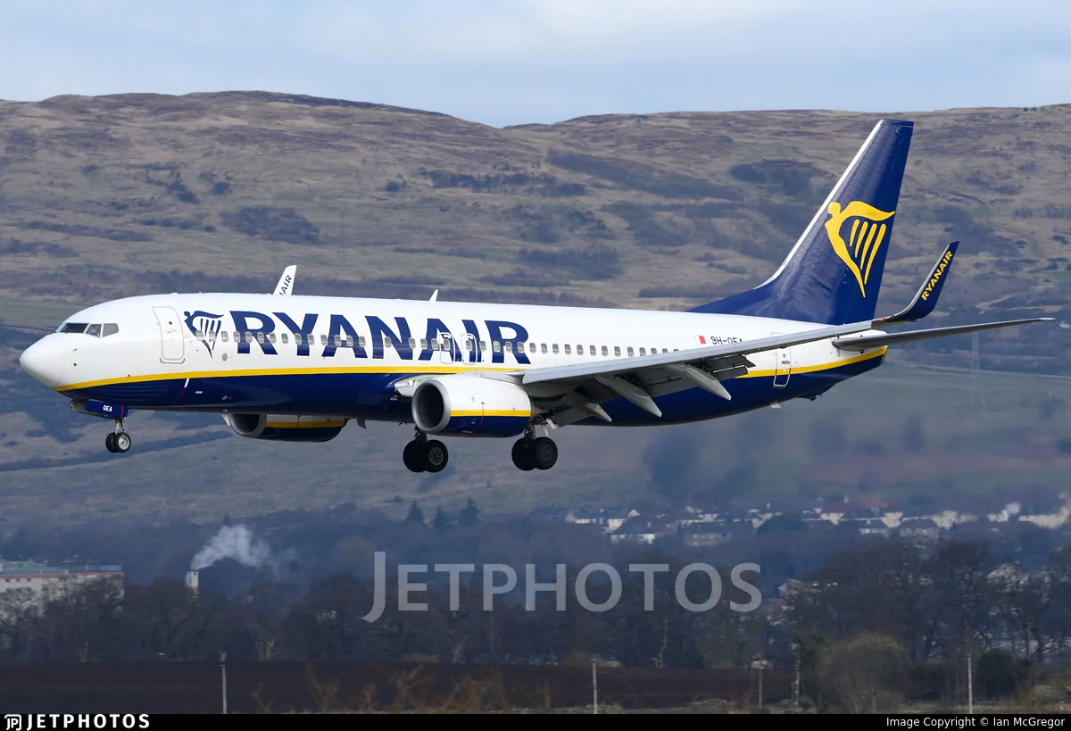 Ryanair 9H-QEA B738