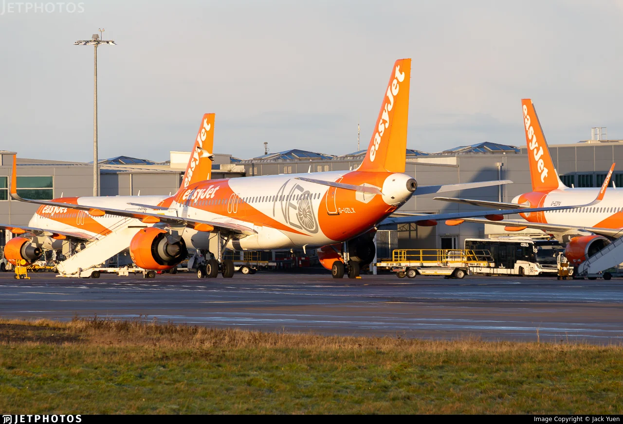 easyJet G-UZLX A20N