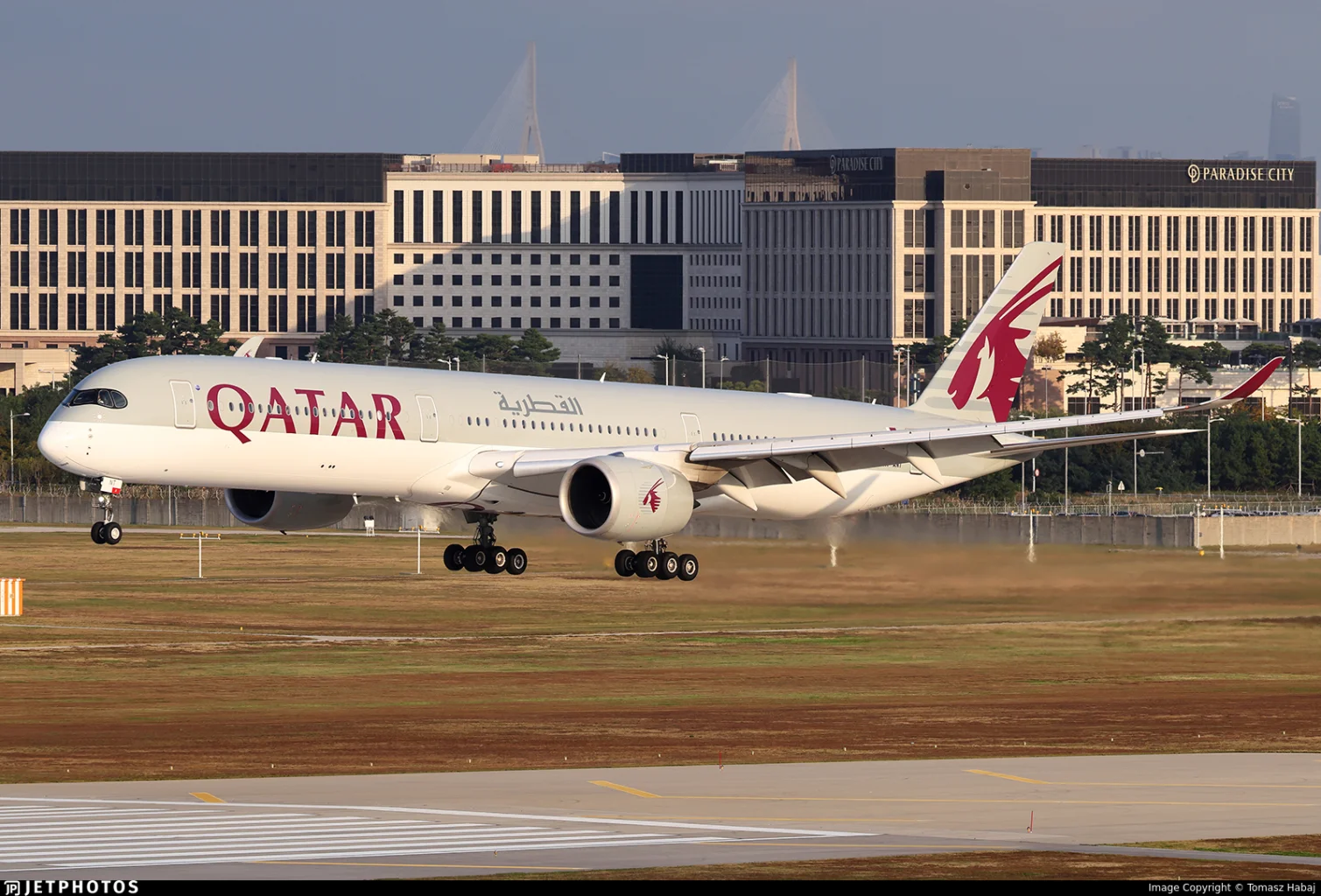 Qatar Airways A7-ANT A35K